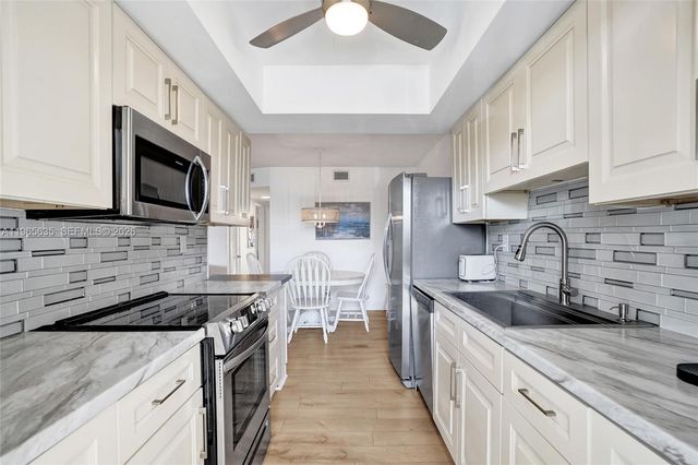 934 SE 9th Ave 17, Pompano Beach, FL 33060