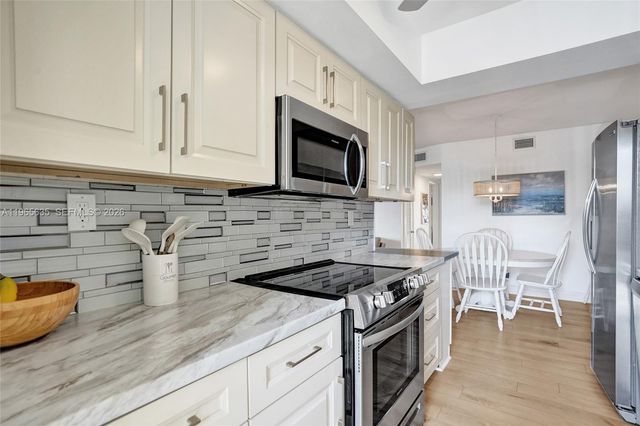 934 SE 9th Ave 17, Pompano Beach, FL 33060