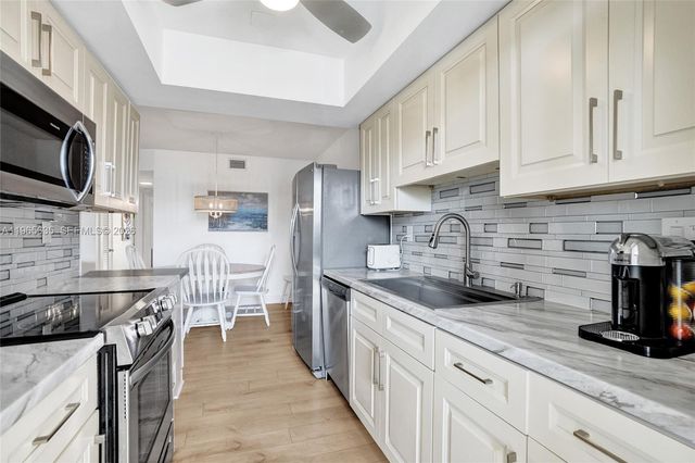 934 SE 9th Ave 17, Pompano Beach, FL 33060