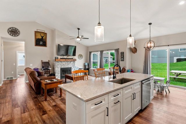 1074 Crystal LANE, Mayville, WI 53050