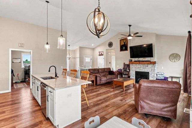 1074 Crystal LANE, Mayville, WI 53050
