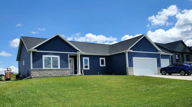 1074 Crystal LANE, Mayville, WI 53050