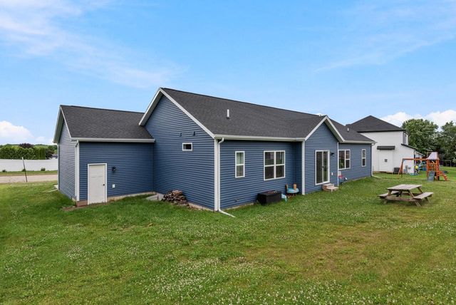 1074 Crystal LANE, Mayville, WI 53050