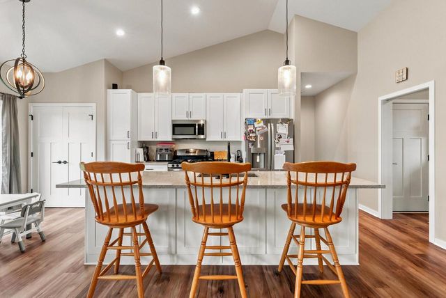 1074 Crystal LANE, Mayville, WI 53050