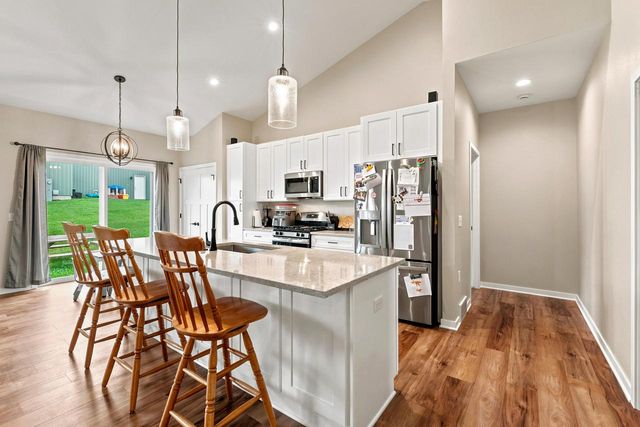 1074 Crystal LANE, Mayville, WI 53050
