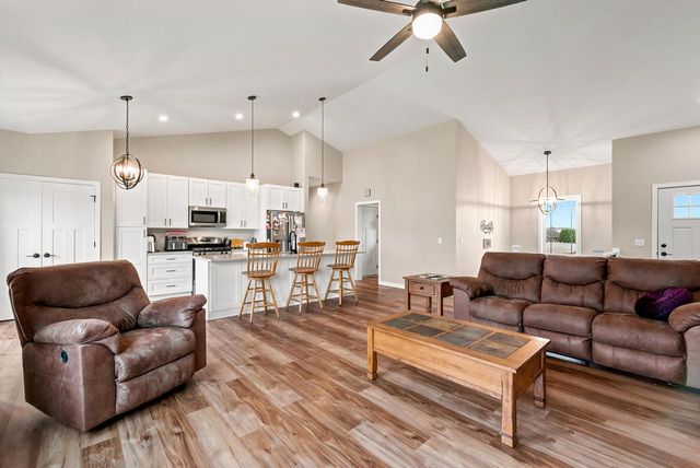 1074 Crystal LANE, Mayville, WI 53050