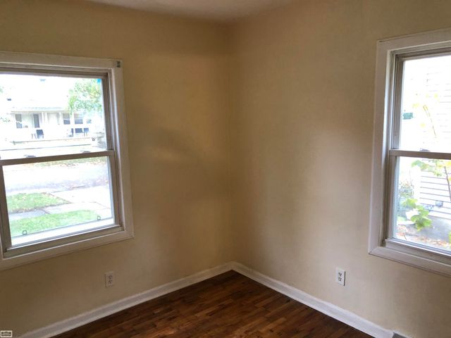 647 Crawford Street, Flint, MI 48507