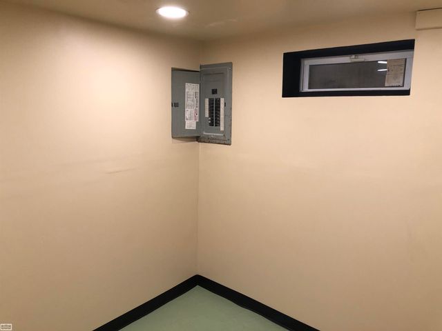 647 Crawford Street, Flint, MI 48507