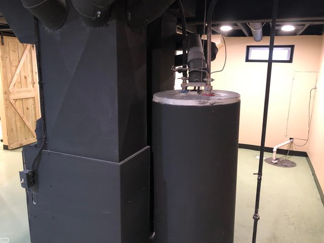 647 Crawford Street, Flint, MI 48507