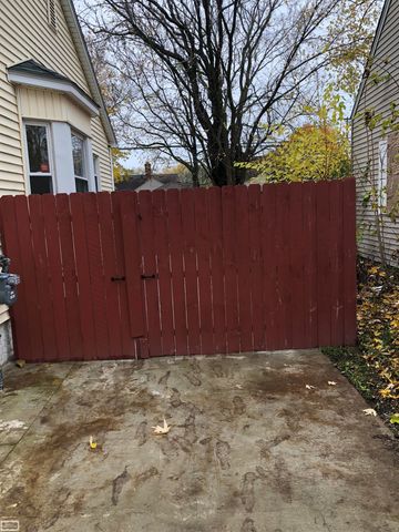 647 Crawford Street, Flint, MI 48507