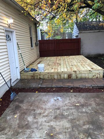 647 Crawford Street, Flint, MI 48507