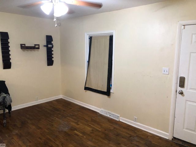 647 Crawford Street, Flint, MI 48507