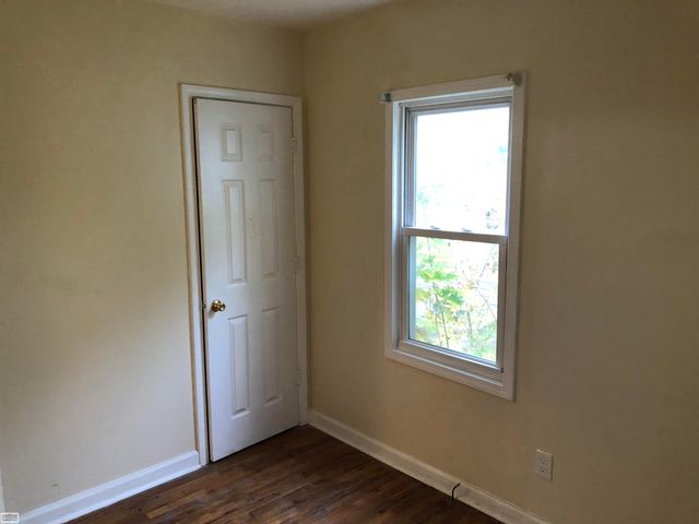 647 Crawford Street, Flint, MI 48507