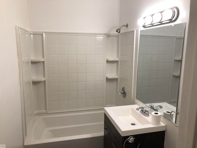 647 Crawford Street, Flint, MI 48507