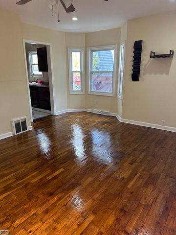 647 Crawford Street, Flint, MI 48507