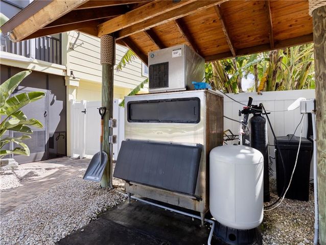 18484 Deep Passage LN, Fort Myers Beach, FL 33931