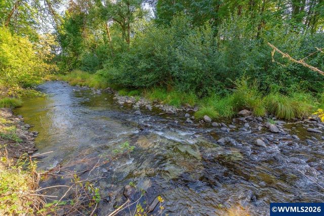 11 N Main St, Falls City, OR 97344