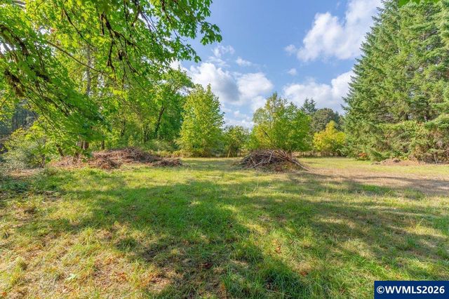 11 N Main St, Falls City, OR 97344