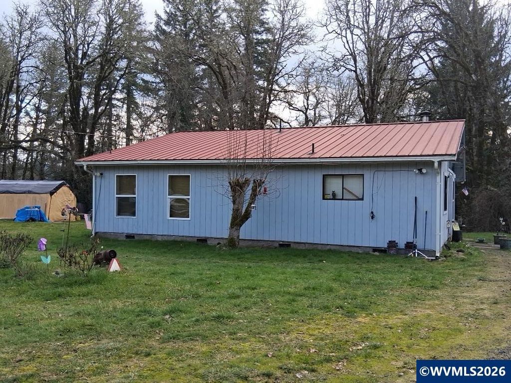 11 N Main St, Falls City, OR 97344