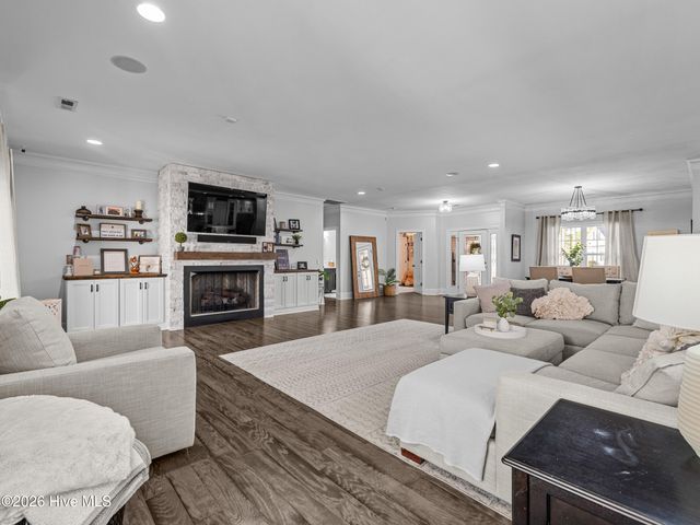 201 Saint Charles Lane, Jacksonville, NC 28546