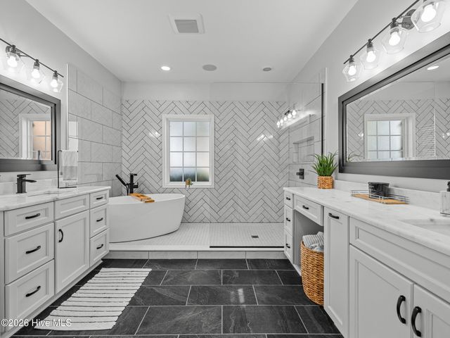 201 Saint Charles Lane, Jacksonville, NC 28546