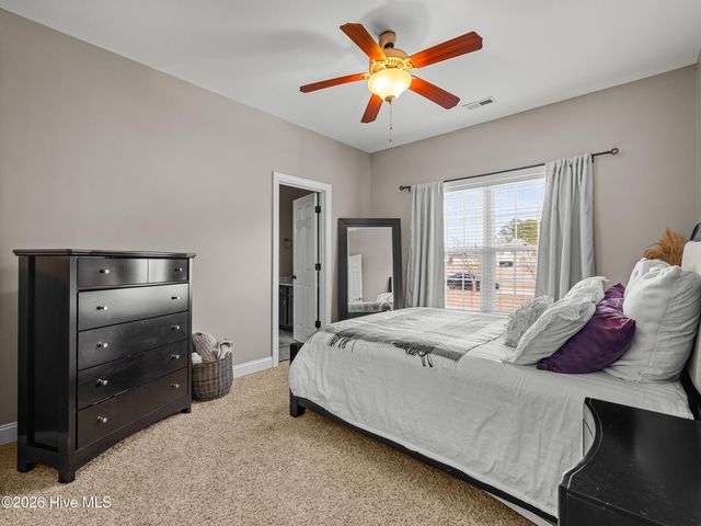 201 Saint Charles Lane, Jacksonville, NC 28546