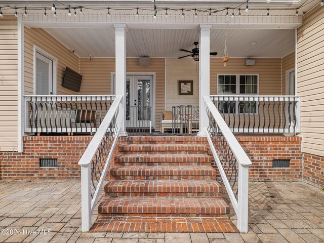 201 Saint Charles Lane, Jacksonville, NC 28546