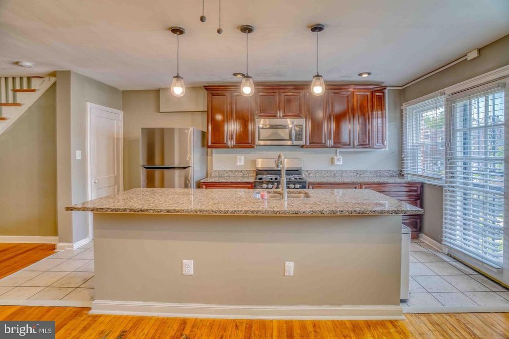 5815 NEWTOWN AVE, Philadelphia, PA 19120