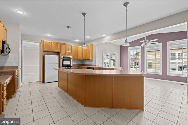 73 THORTON HALL RD, Kearneysville, WV 25430