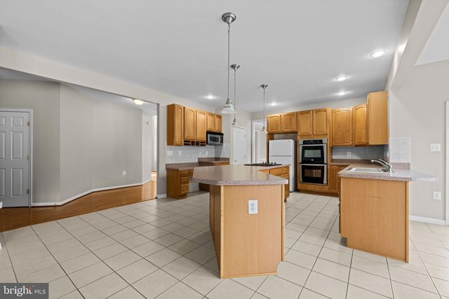 73 THORTON HALL RD, Kearneysville, WV 25430
