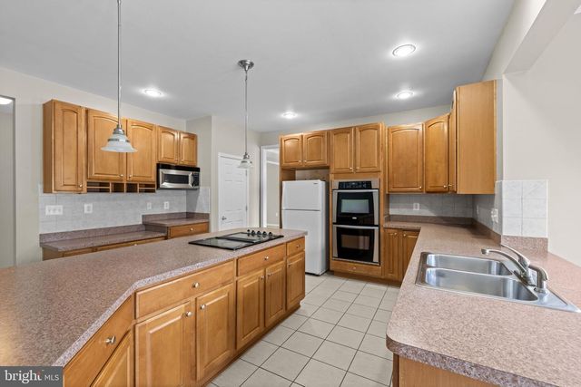 73 THORTON HALL RD, Kearneysville, WV 25430