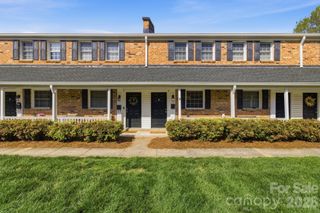 1336 Green Oaks Lane E, Charlotte, NC 28205