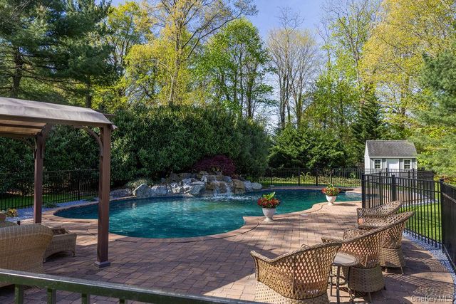 58 Cherry Lane, Smithtown, NY 11787