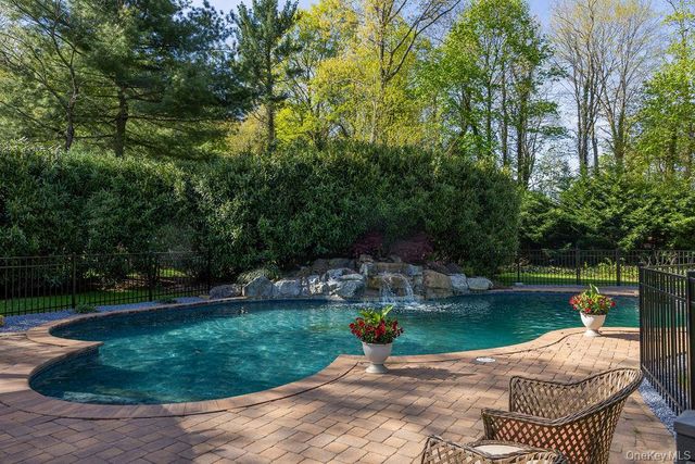 58 Cherry Lane, Smithtown, NY 11787