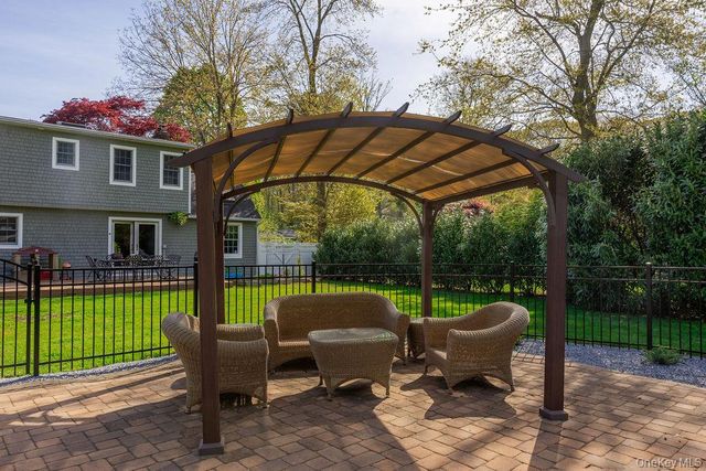 58 Cherry Lane, Smithtown, NY 11787