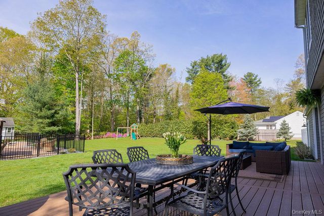 58 Cherry Lane, Smithtown, NY 11787