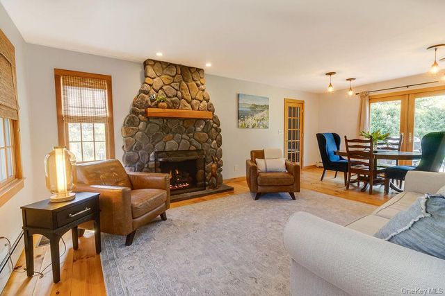 58 Cherry Lane, Smithtown, NY 11787