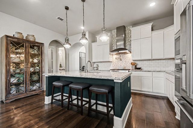 641 Kickapoo Court, Webster, TX 77598