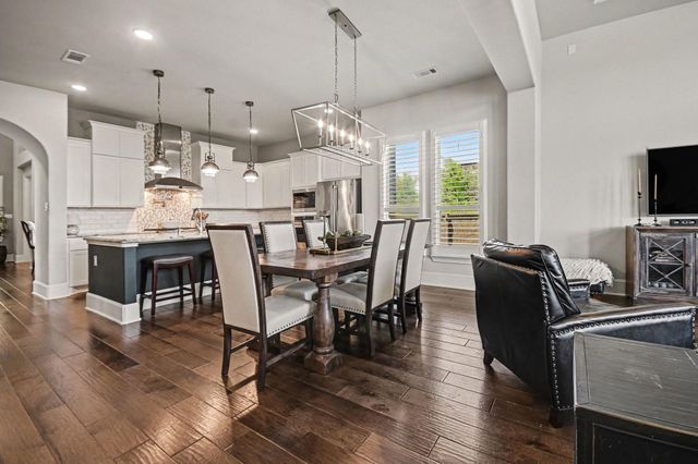 641 Kickapoo Court, Webster, TX 77598