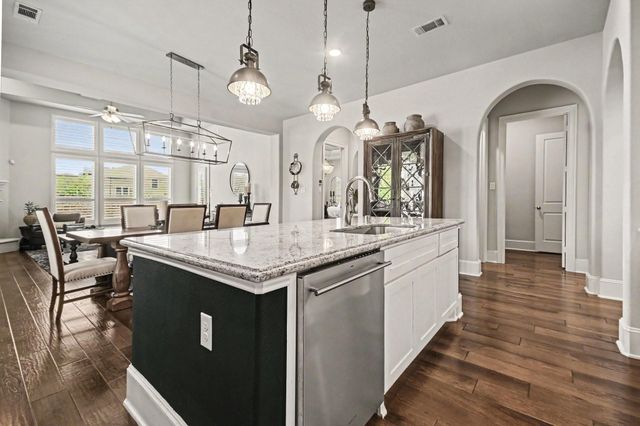 641 Kickapoo Court, Webster, TX 77598