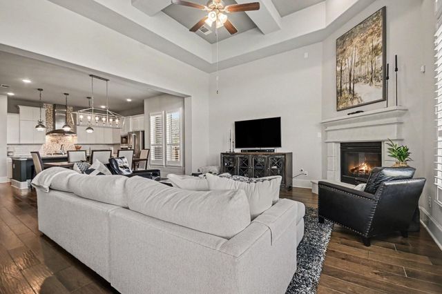 641 Kickapoo Court, Webster, TX 77598