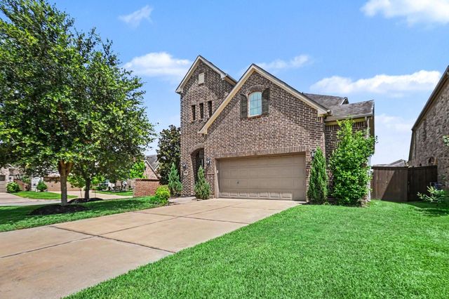 641 Kickapoo Court, Webster, TX 77598