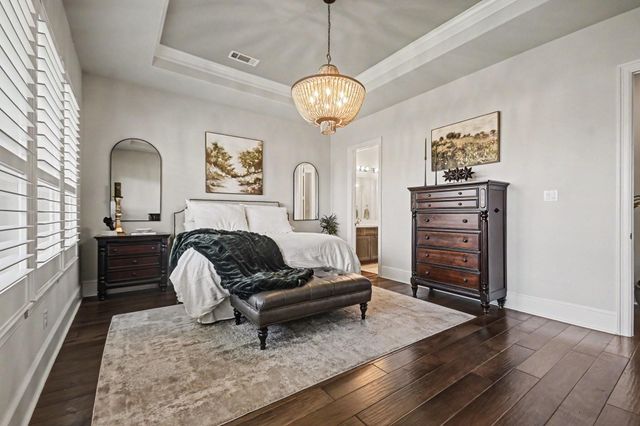 641 Kickapoo Court, Webster, TX 77598