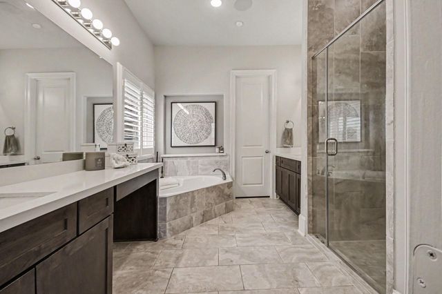 641 Kickapoo Court, Webster, TX 77598