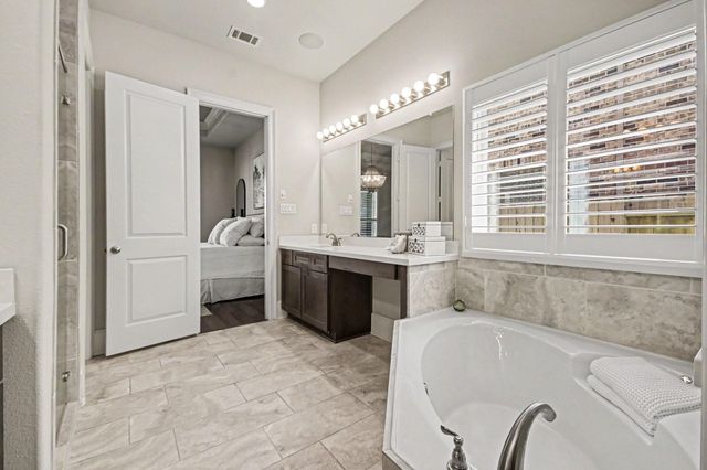 641 Kickapoo Court, Webster, TX 77598
