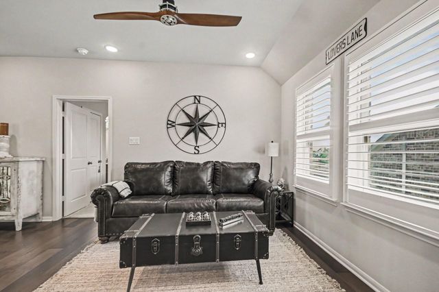 641 Kickapoo Court, Webster, TX 77598