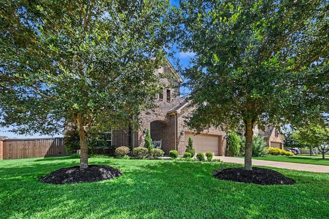 641 Kickapoo Court, Webster, TX 77598