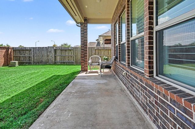 641 Kickapoo Court, Webster, TX 77598
