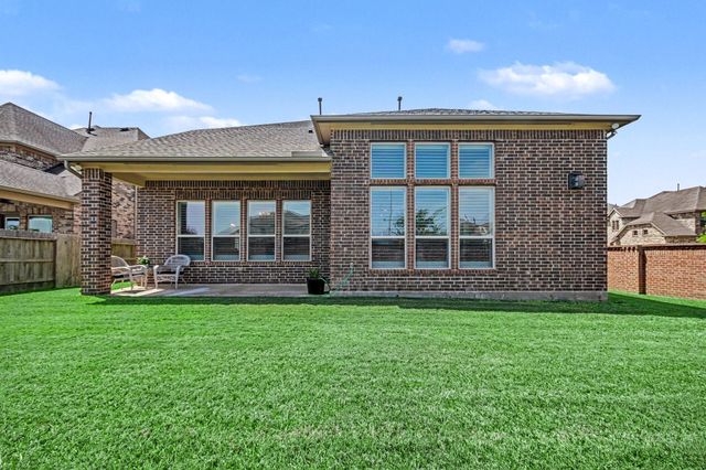 641 Kickapoo Court, Webster, TX 77598