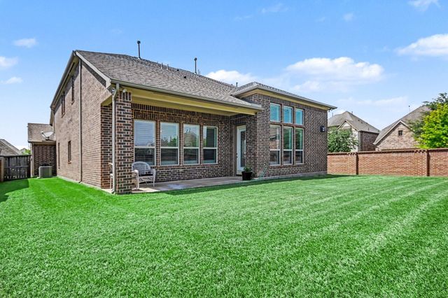 641 Kickapoo Court, Webster, TX 77598